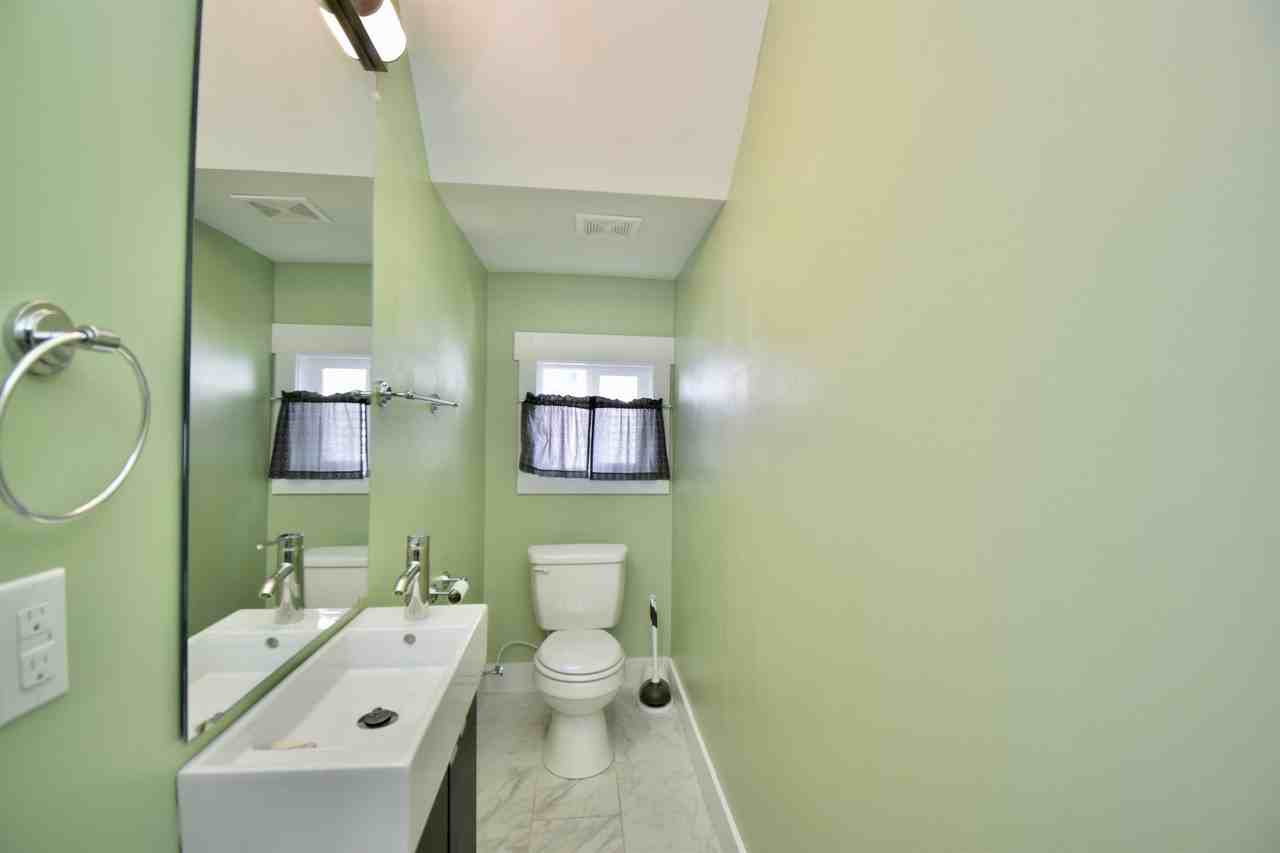 422 Jackson Ave - Photo 2 of 45