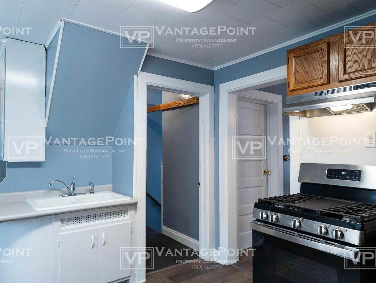 1268 Cass St - Photo 3 of 12