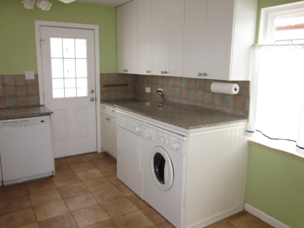 1810 S Knox Ct - Photo 2 of 11