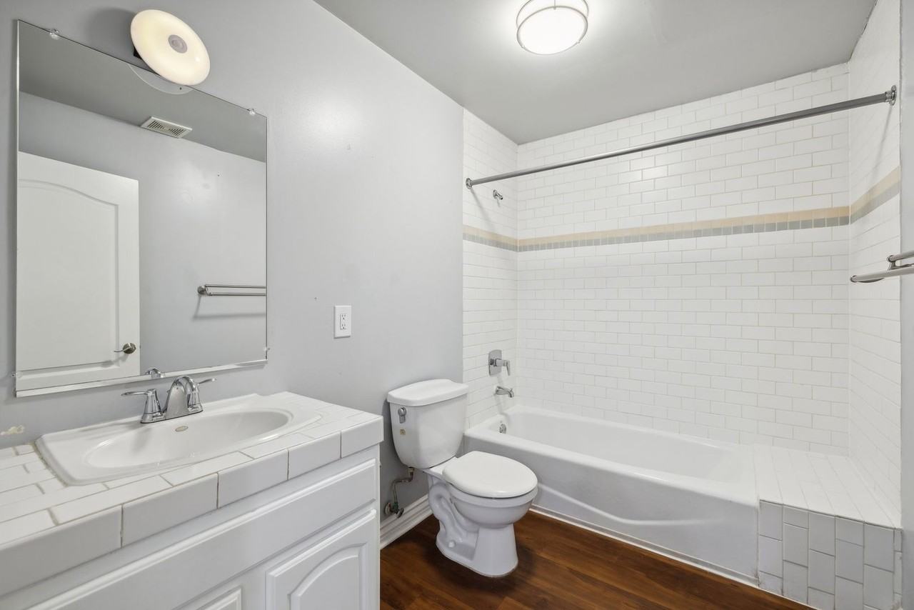 5724 Hollywood Blvd. - Photo 6 of 15