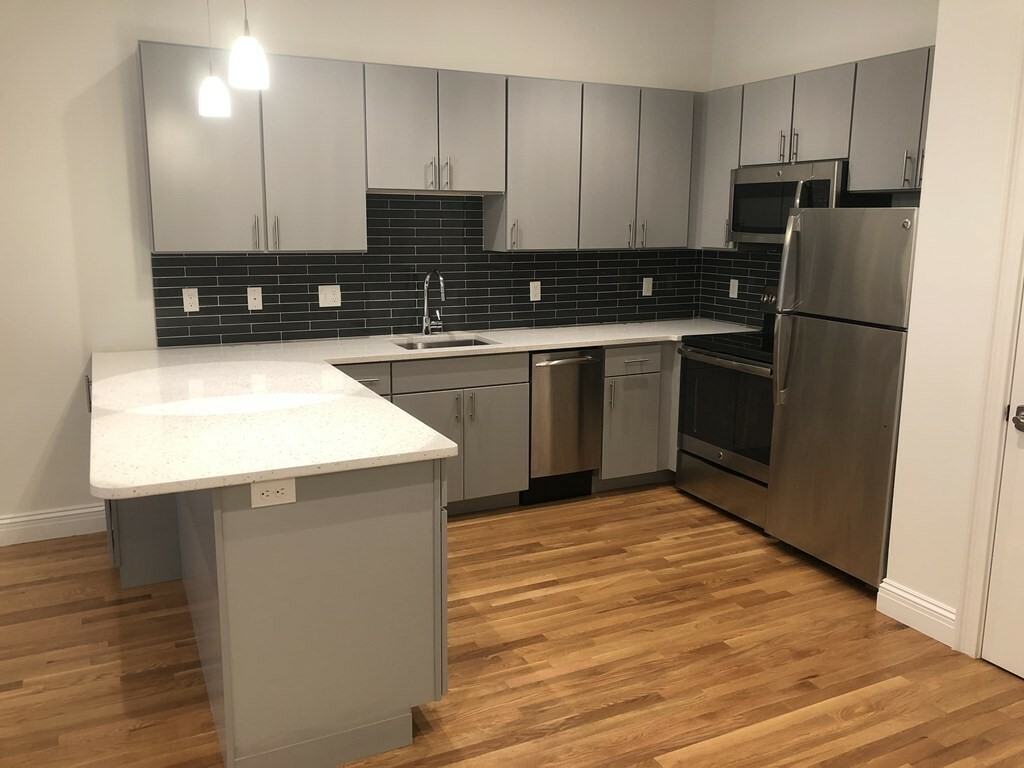 166 Newbury St #4R - Photo 2 of 7