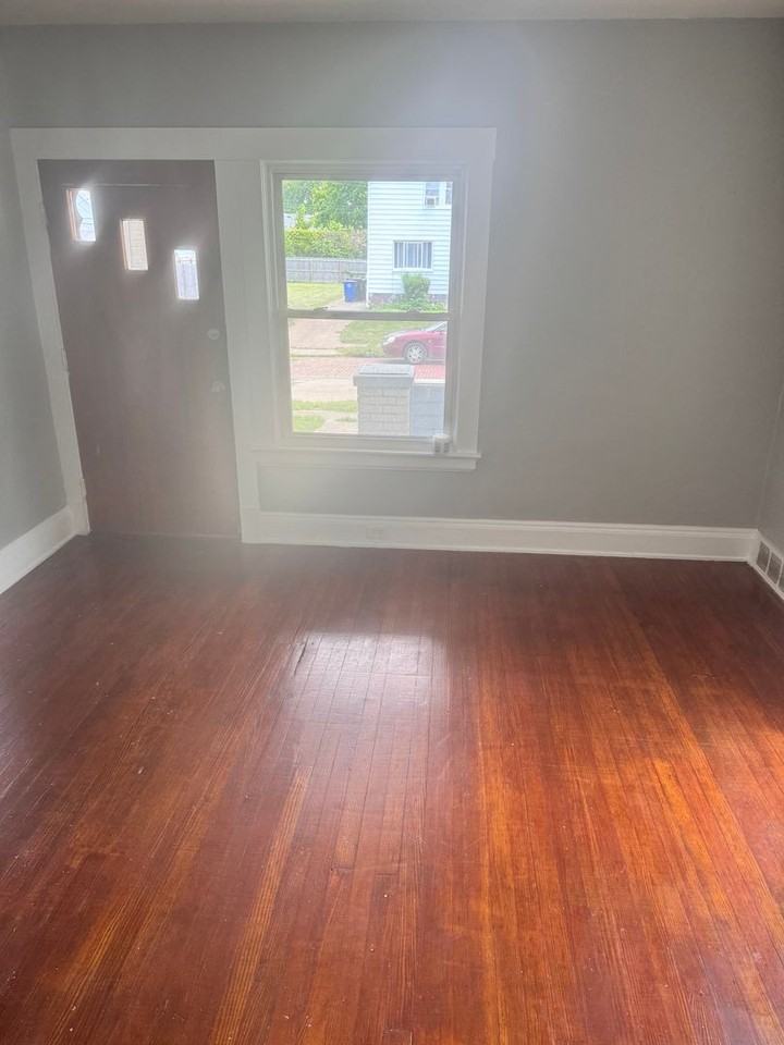 1264 E 168th St - Photo 4 of 7