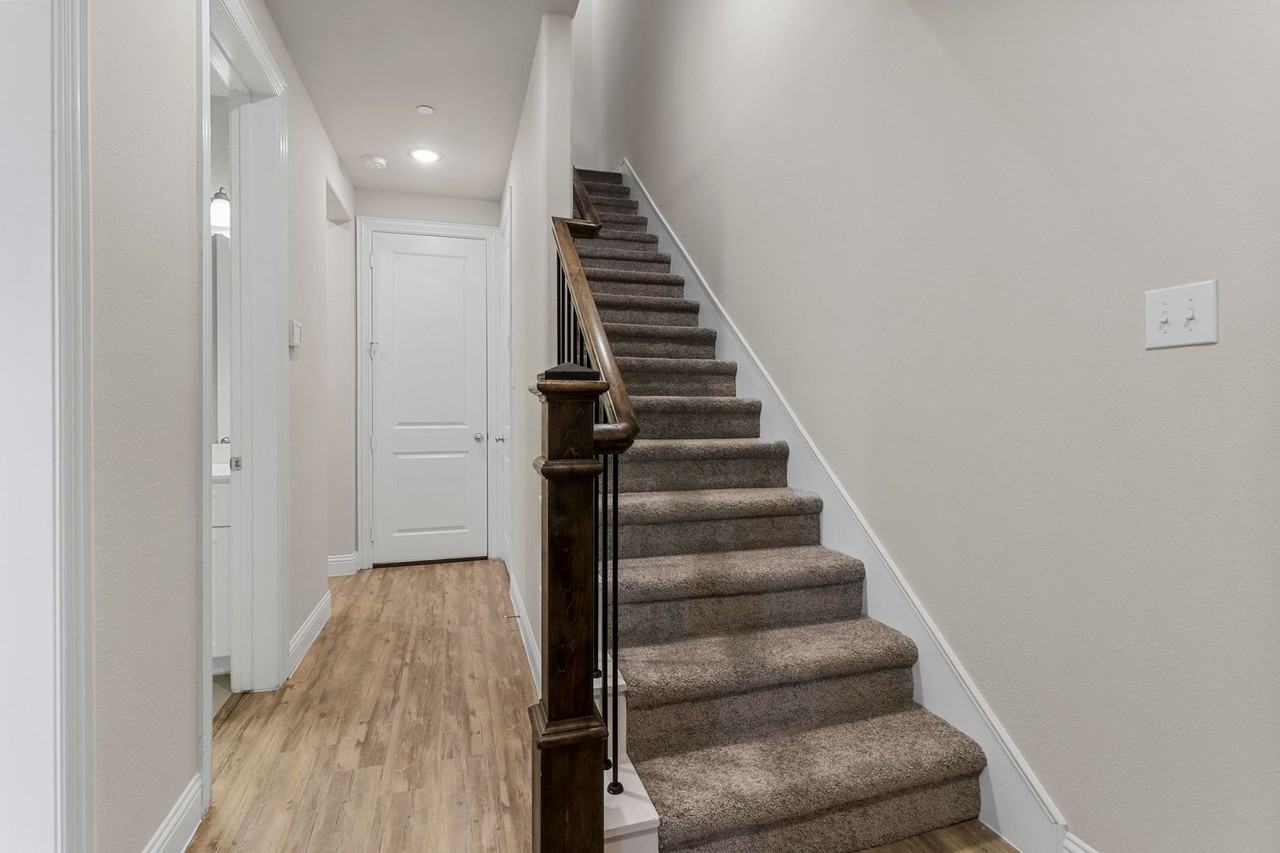 8161 Snowmass Dr - Photo 5 of 23