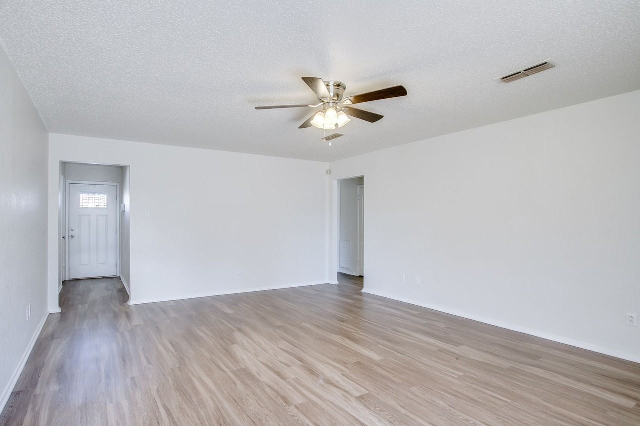 6311 27th St - Photo 3 of 12