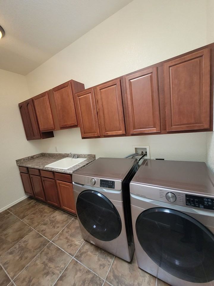 4224 Canterra Arc - Photo 5 of 33