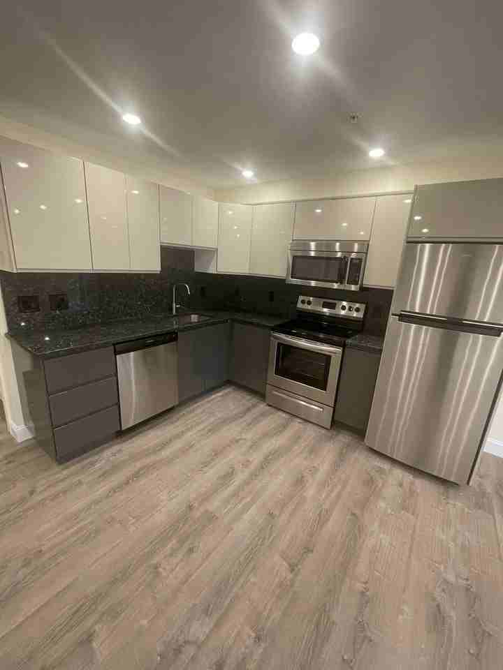 1046 Commonwealth Ave - Photo 3 of 5