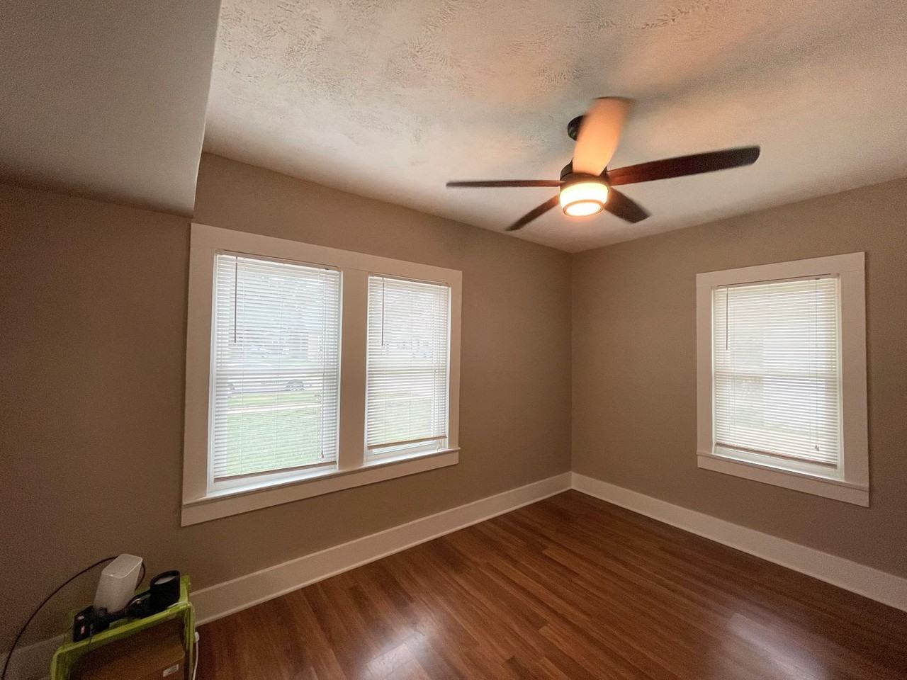 1002 N Grimes St - Photo 6 of 35