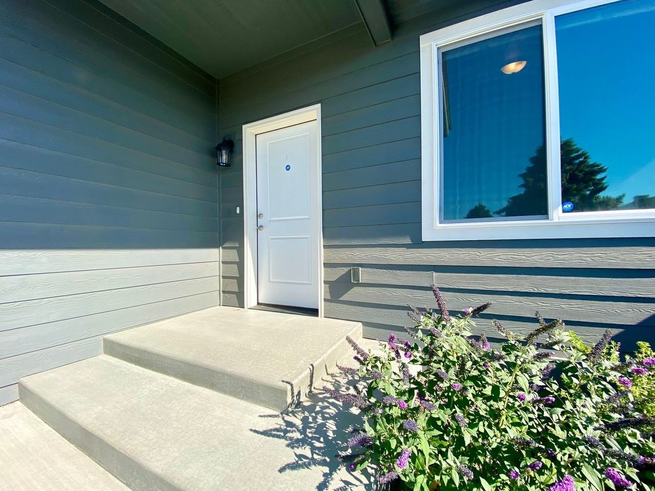 207 Rainier Dr - Photo 2 of 34