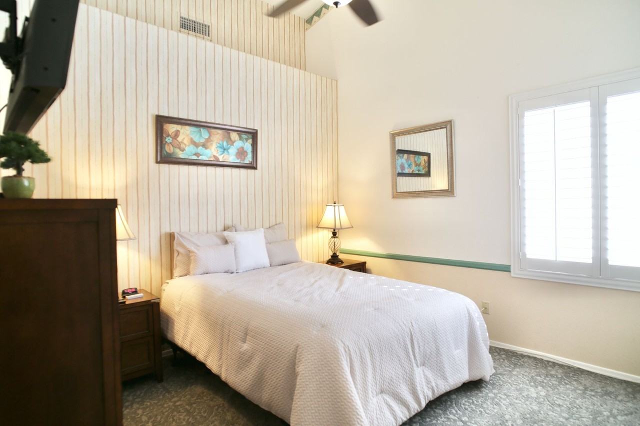 4683 S Oleander Dr - Photo 3 of 36