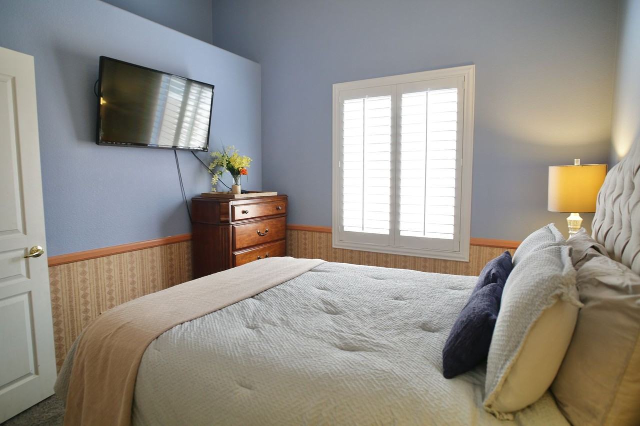 4683 S Oleander Dr - Photo 5 of 36