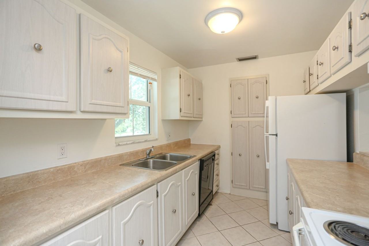 221 Cypress Way E #201 - Photo 6 of 29