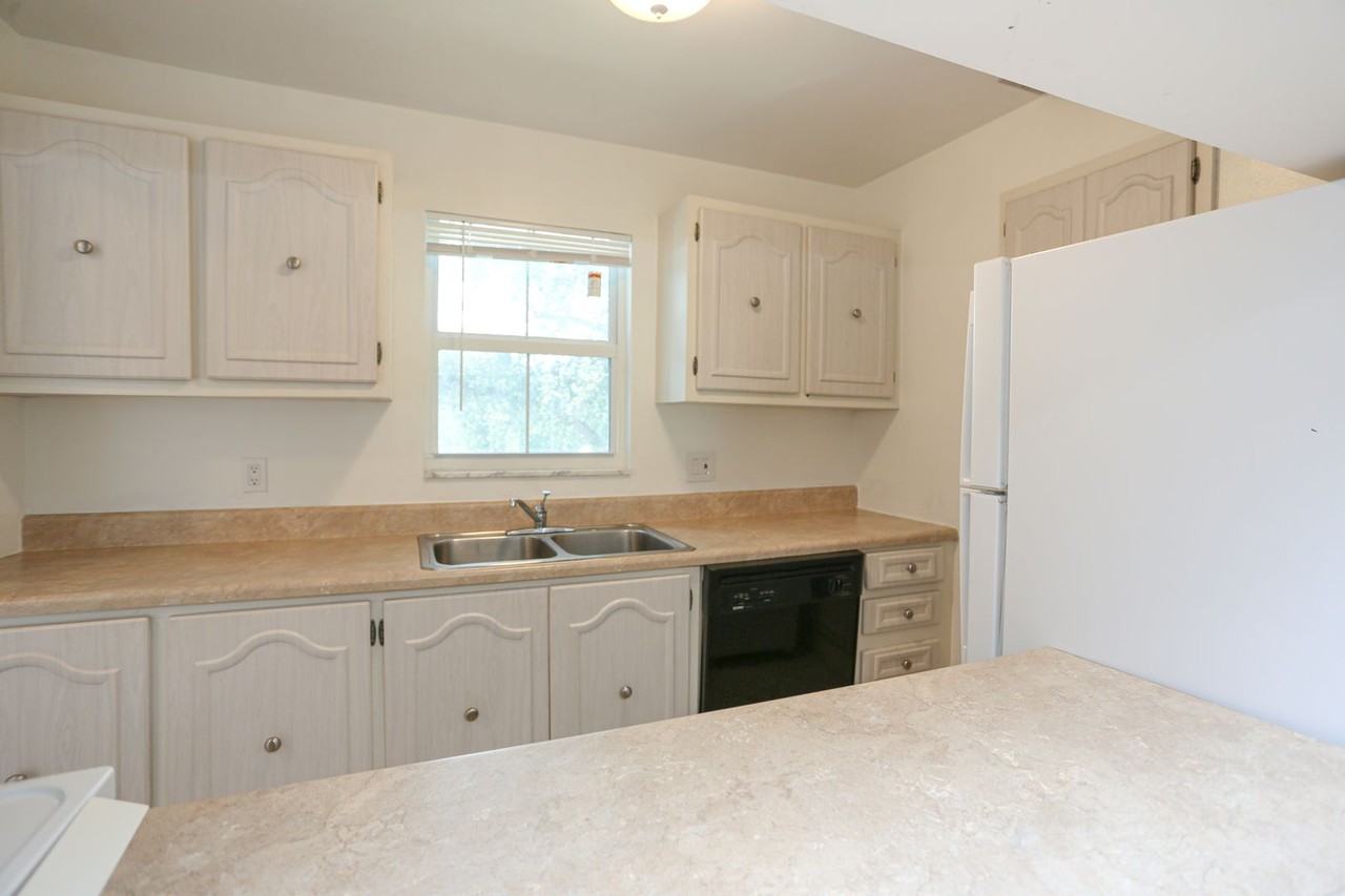 221 Cypress Way E #201 - Photo 5 of 29