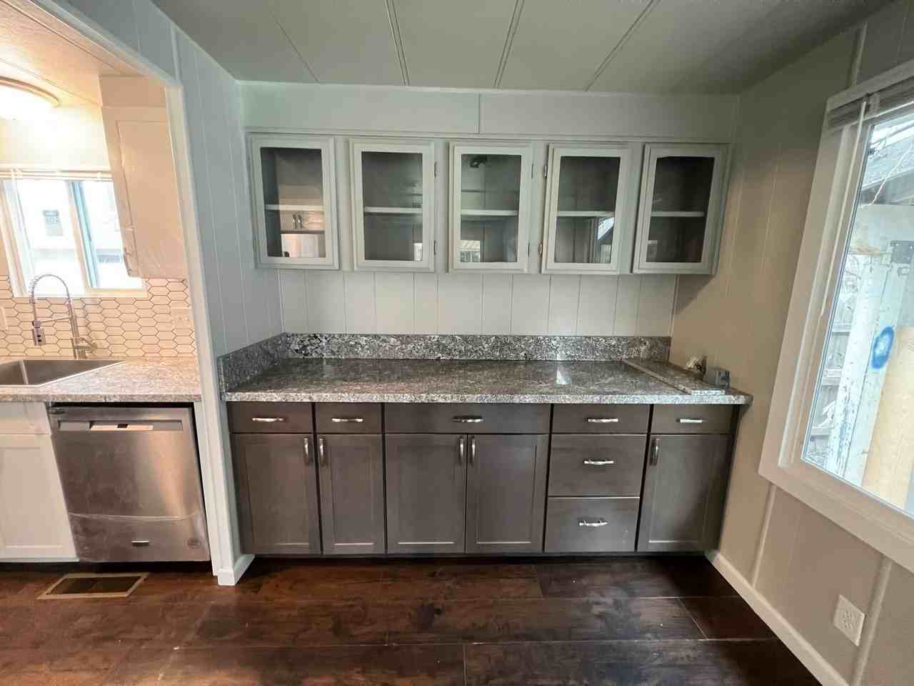 2038 Laburnum Ave - Photo 3 of 31