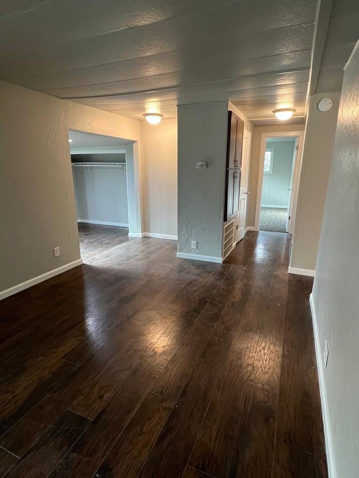 2038 Laburnum Ave - Photo 6 of 31