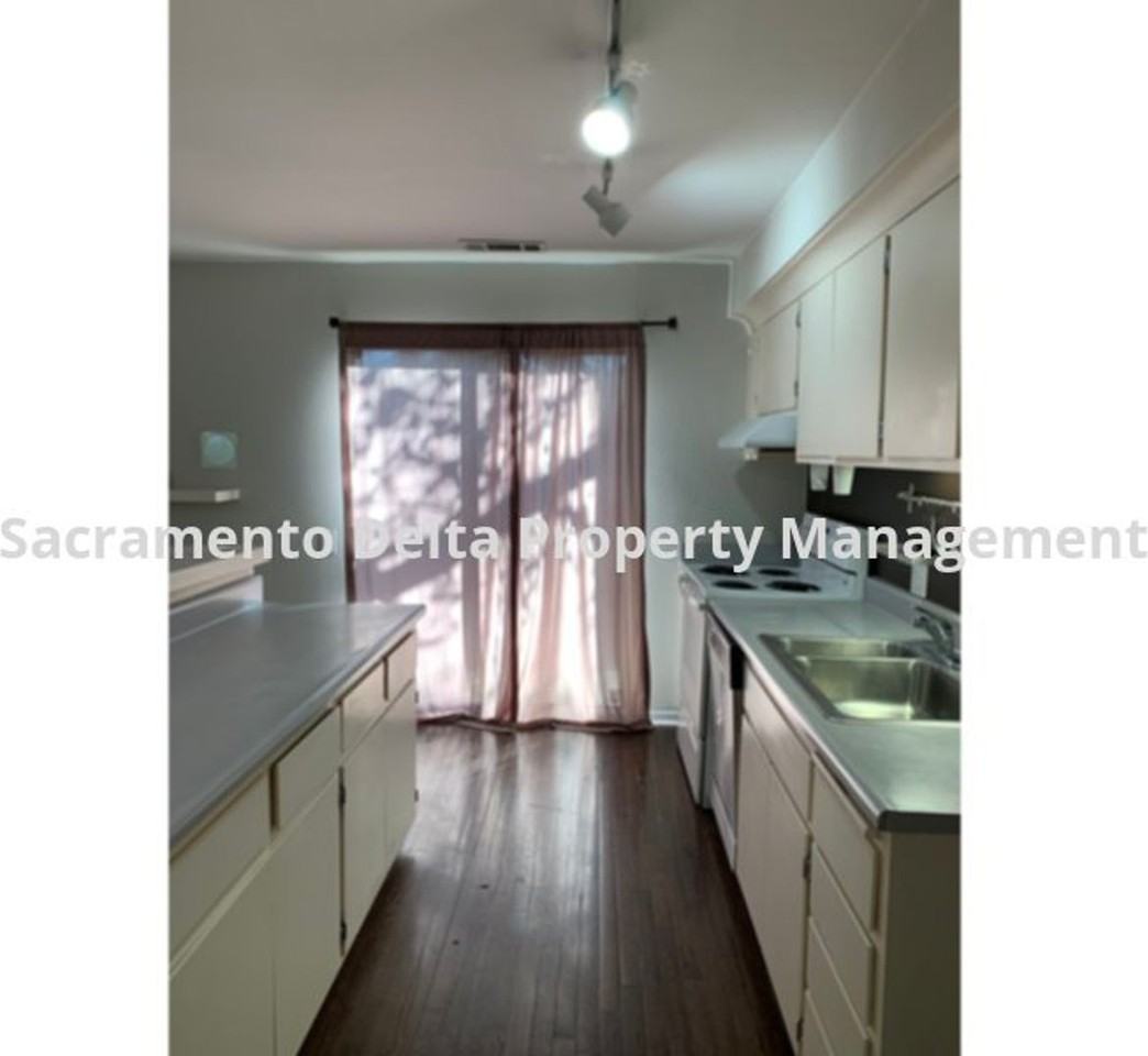 4965 Clear Cir - Photo 4 of 10