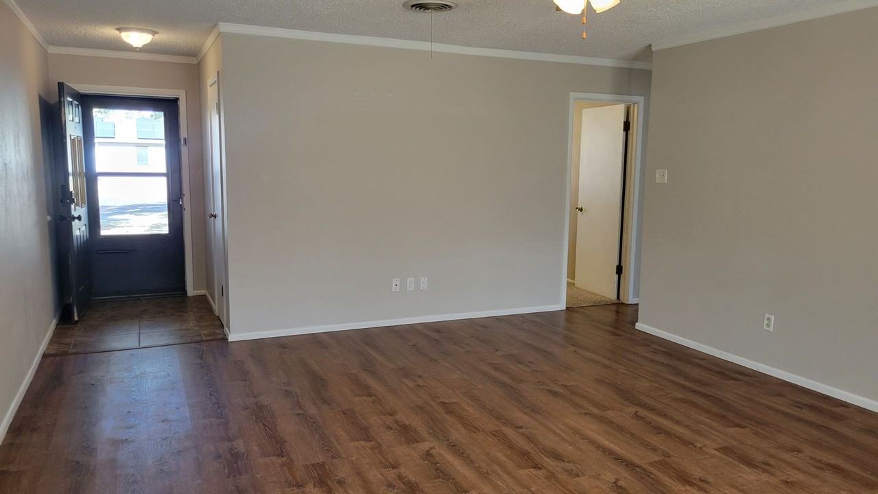 5403 49th St - Photo 7 of 27