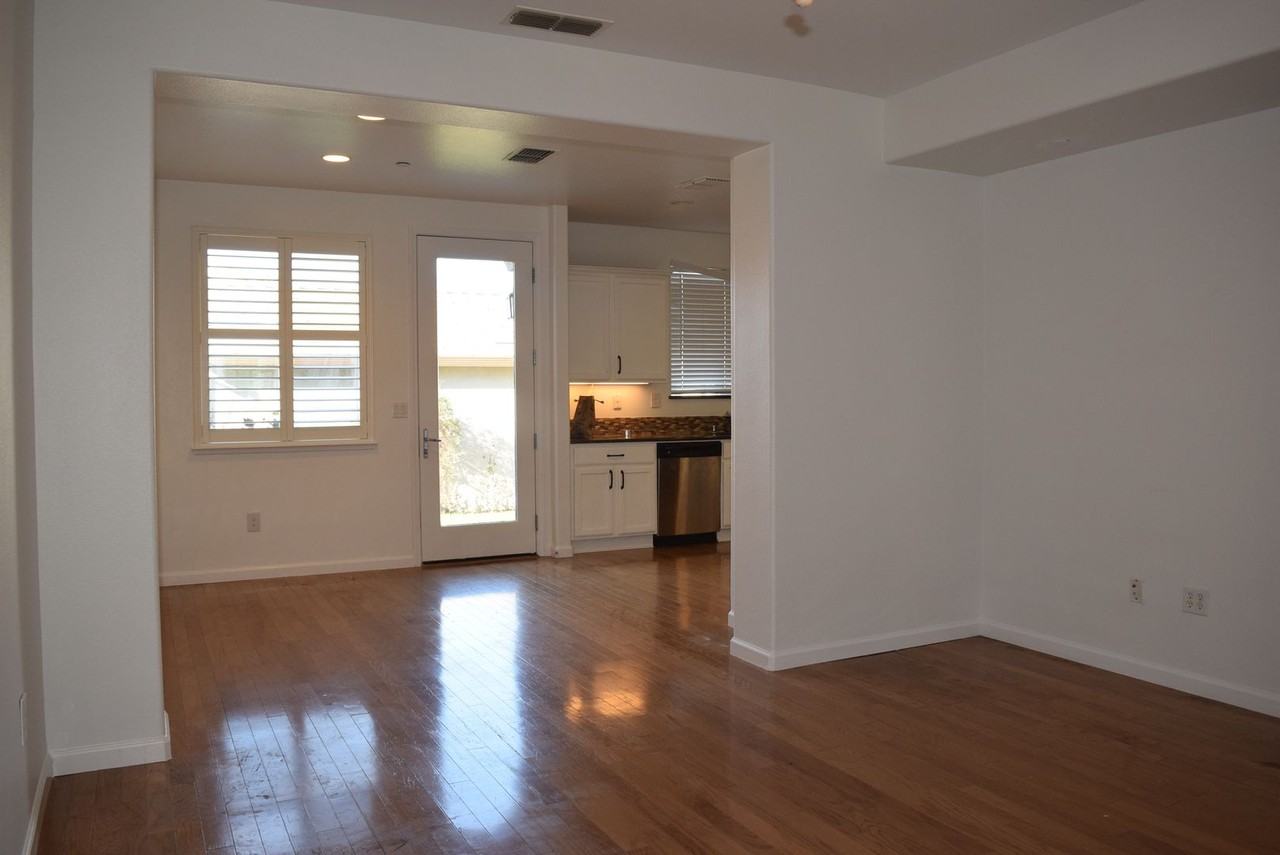 3065 Parkham Dr - Photo 5 of 20