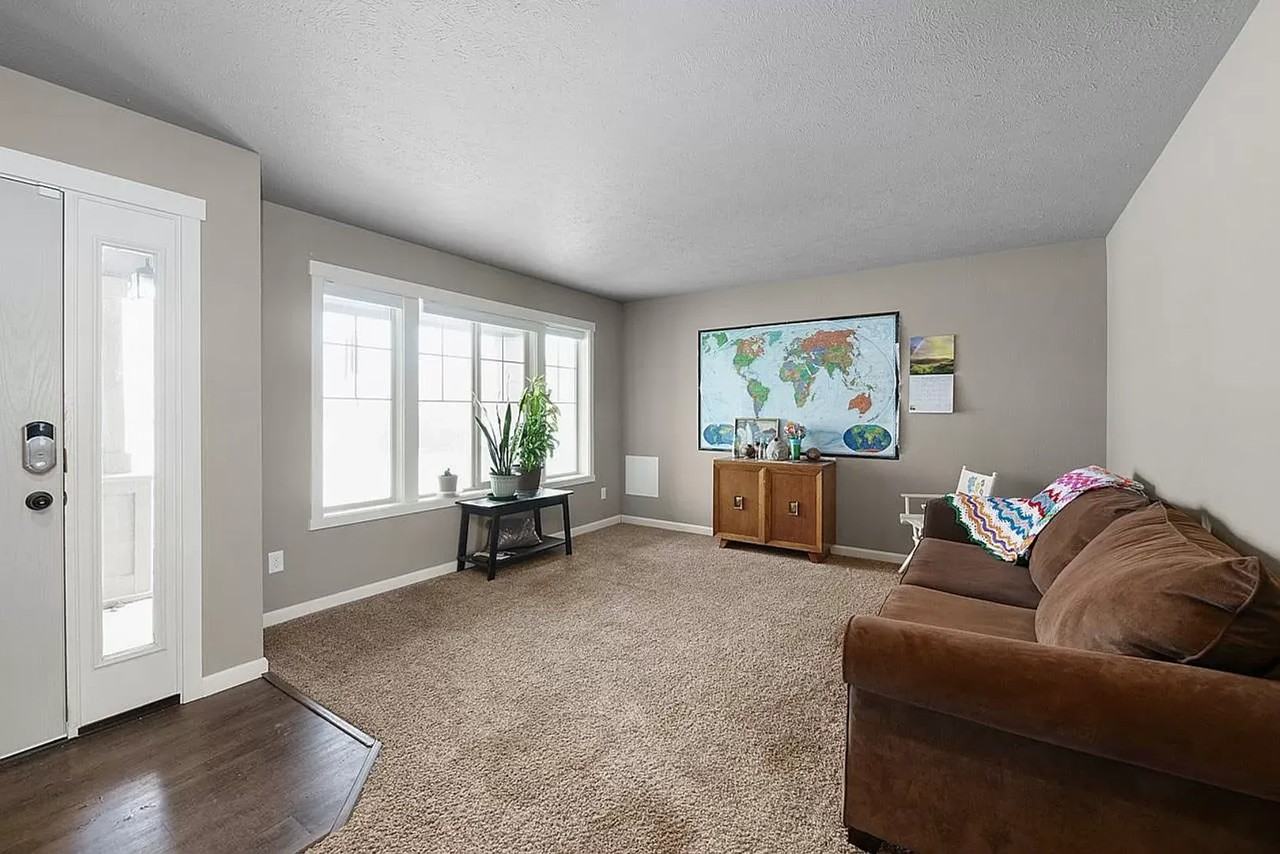 205 S Molly Mitchell Dr - Photo 3 of 20