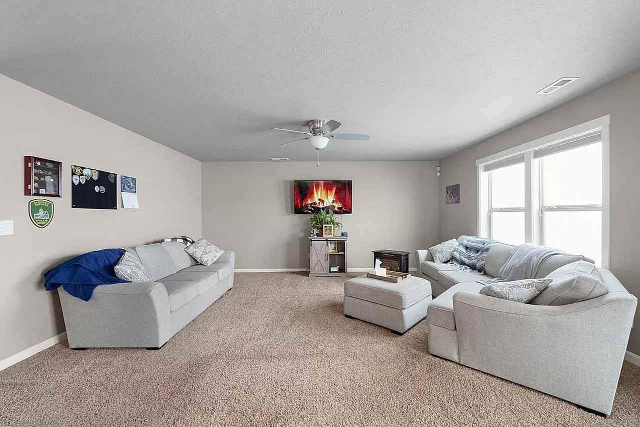 205 S Molly Mitchell Dr - Photo 4 of 20