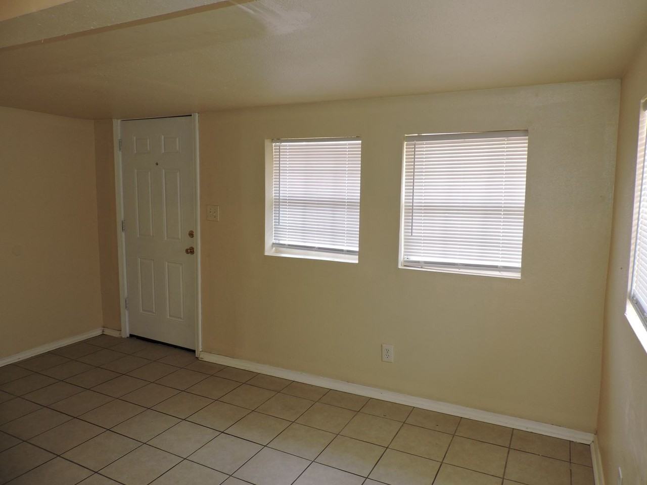876 N C St - Photo 2 of 13