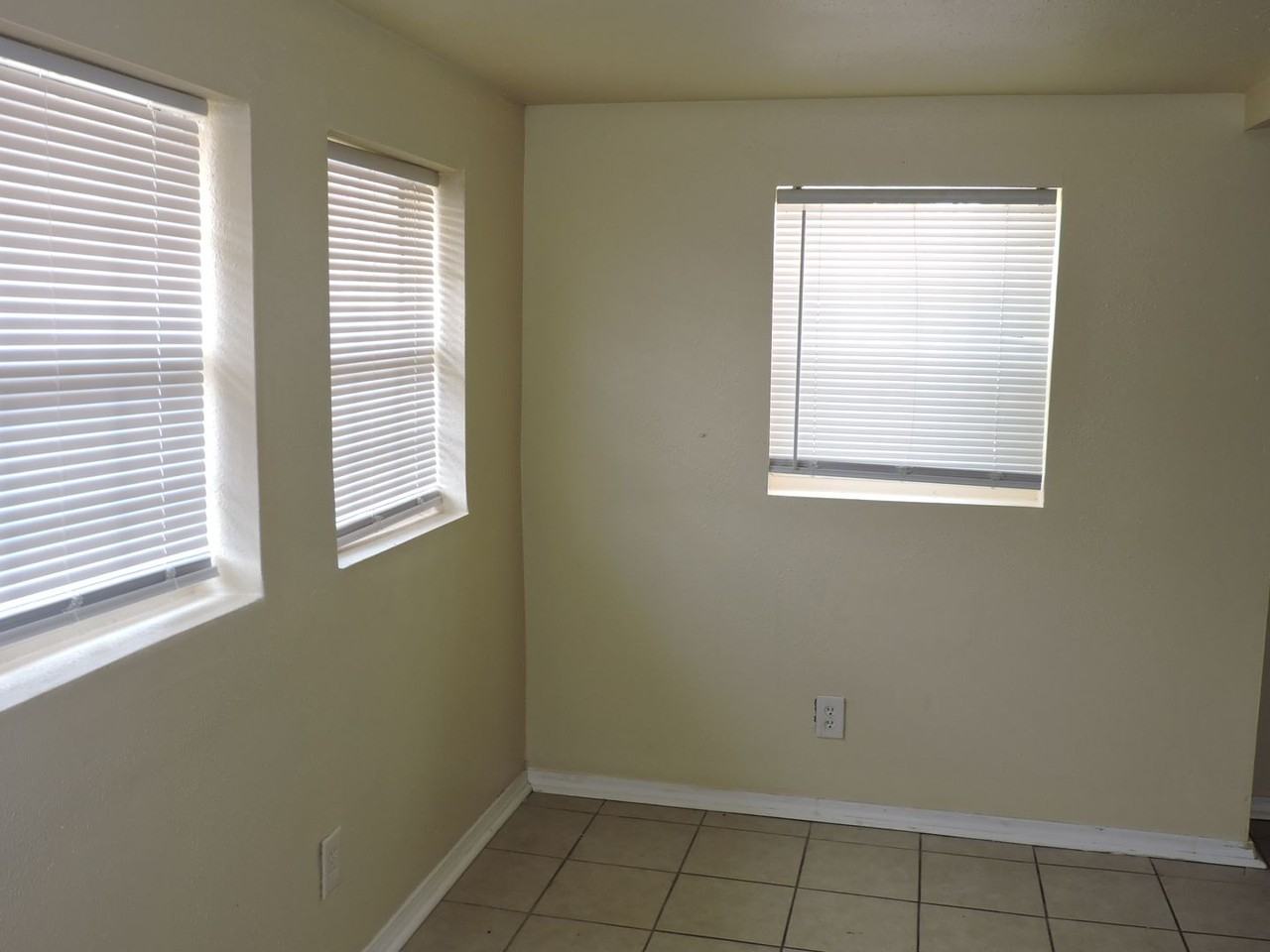 876 N C St - Photo 3 of 13