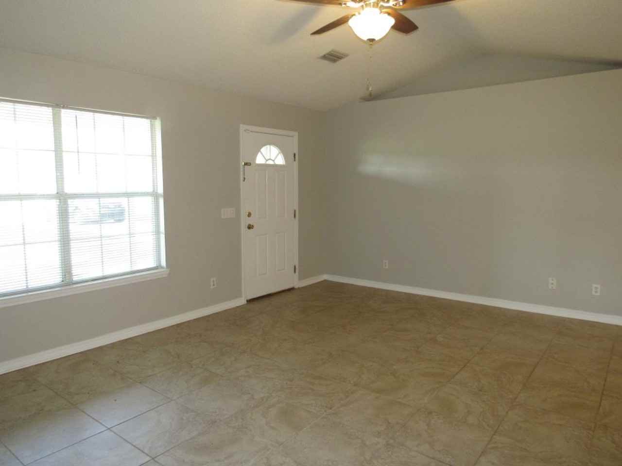 5715 Divot Ln - Photo 2 of 9