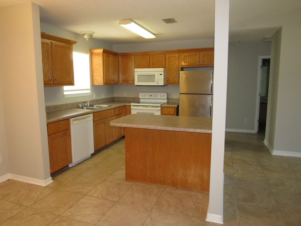 5715 Divot Ln - Photo 3 of 9