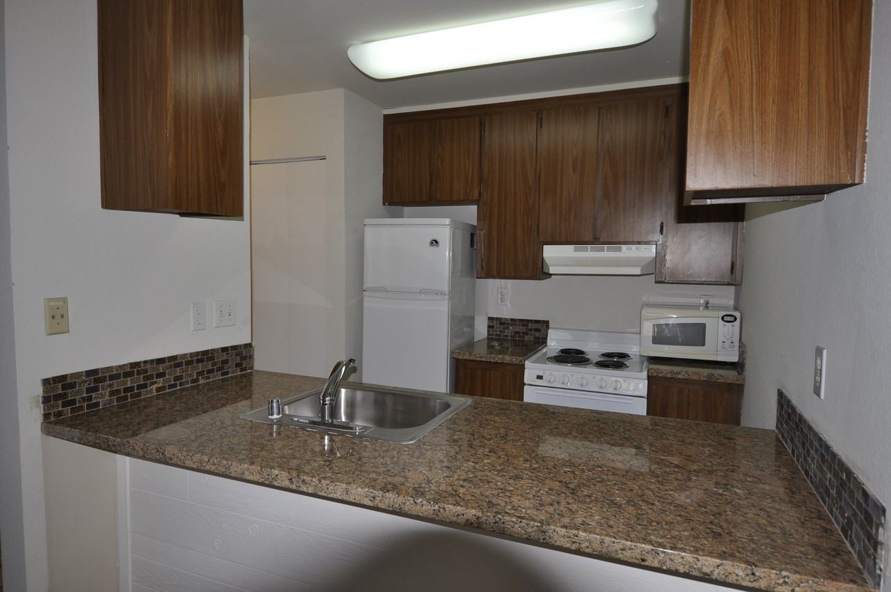 222 Stonegate Cir - Photo 2 of 7