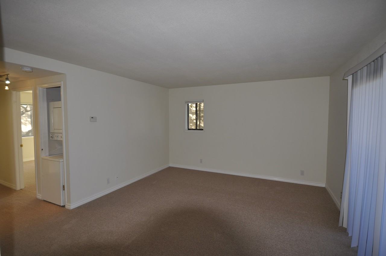 222 Stonegate Cir - Photo 3 of 7