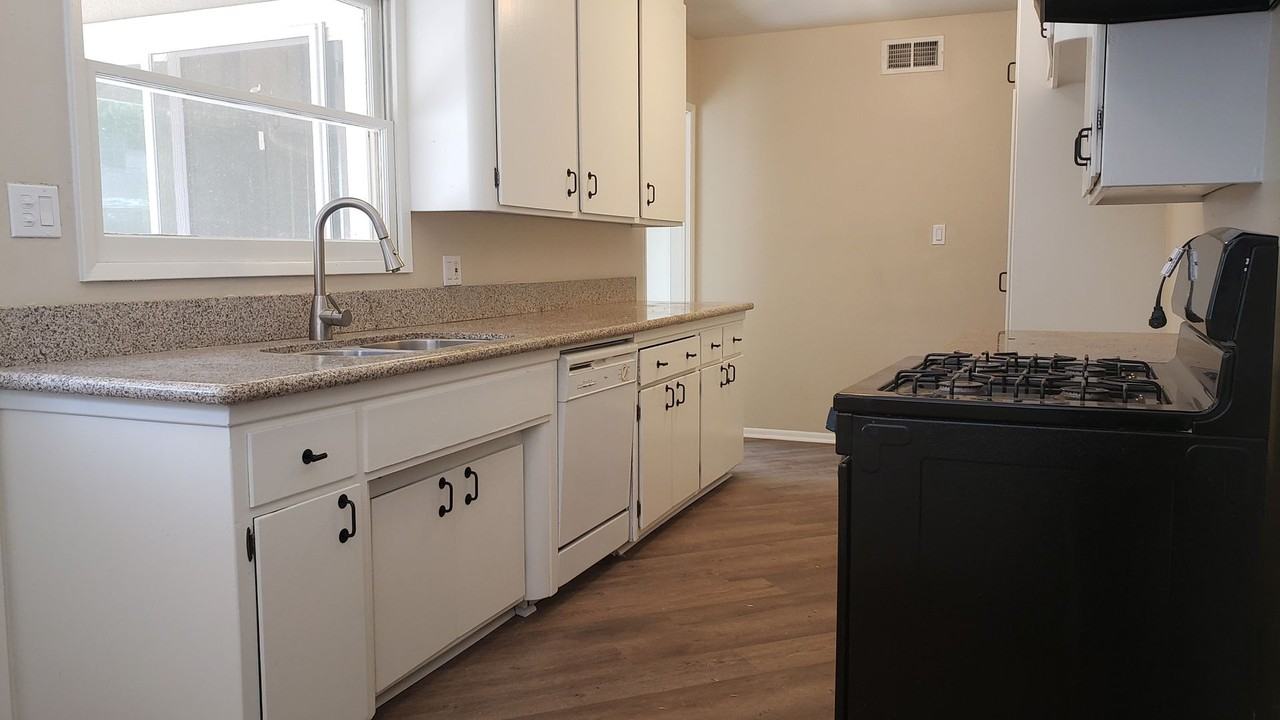 5688 Abilene Rd - Photo 2 of 12