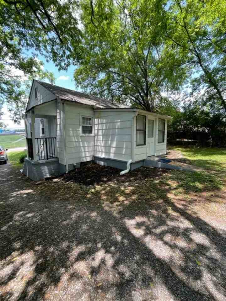 1208 Mcarthur Rd - Photo 3 of 16