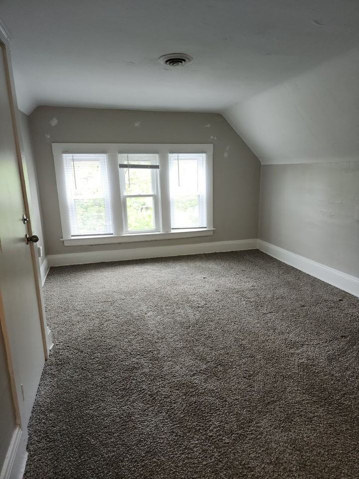 2623 Hampshire Rd 3rd Fl - Photo 4 of 23