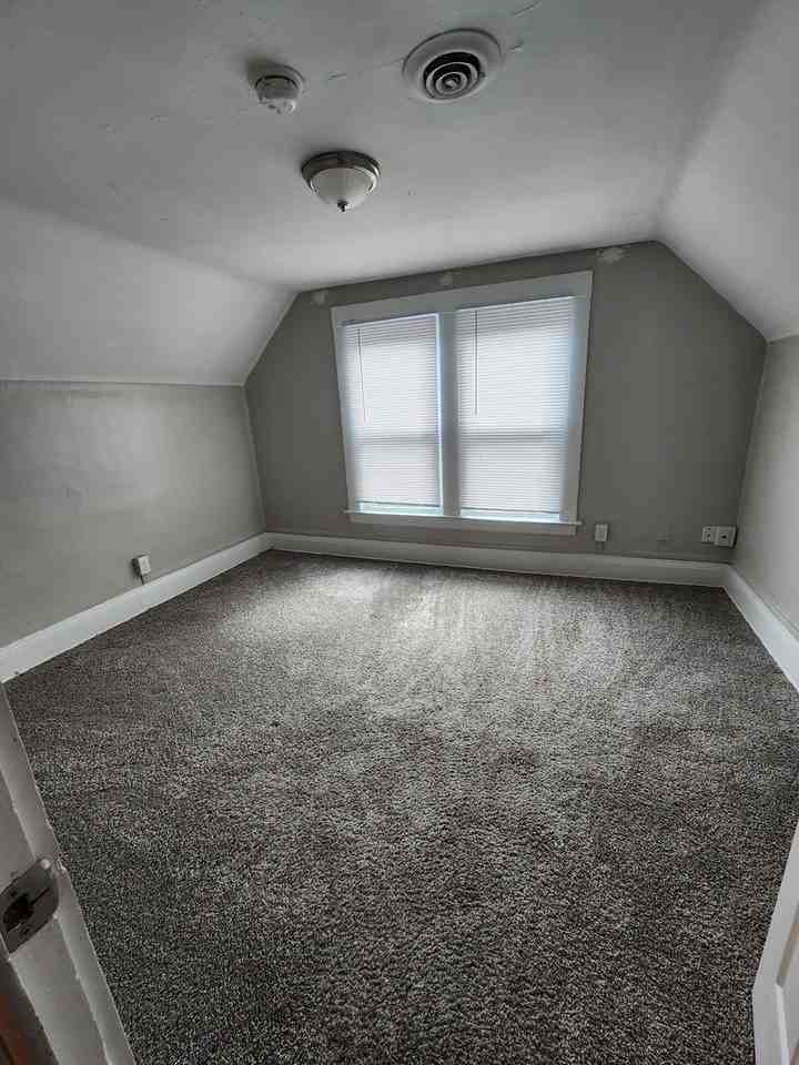 2623 Hampshire Rd 3rd Fl - Photo 5 of 23