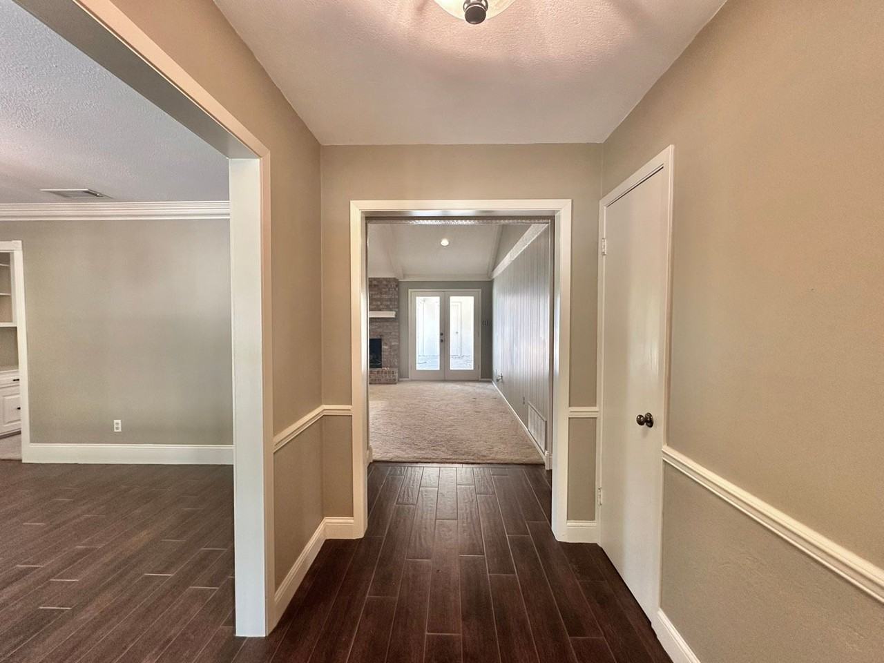 1105 Wimbledon Dr - Photo 3 of 32