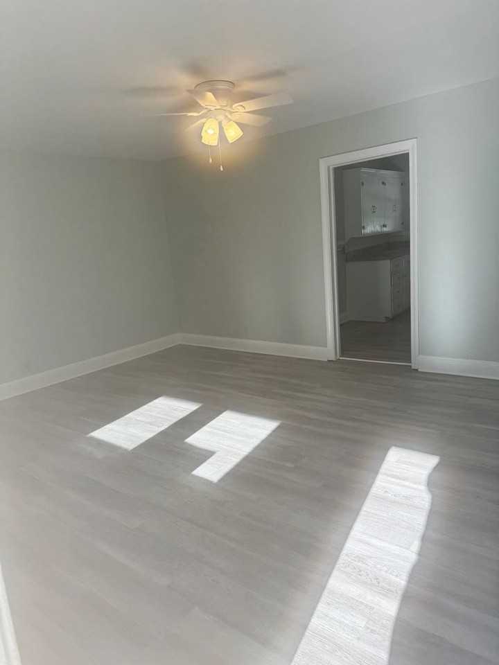 2500 Stokes Ave - Photo 2 of 10
