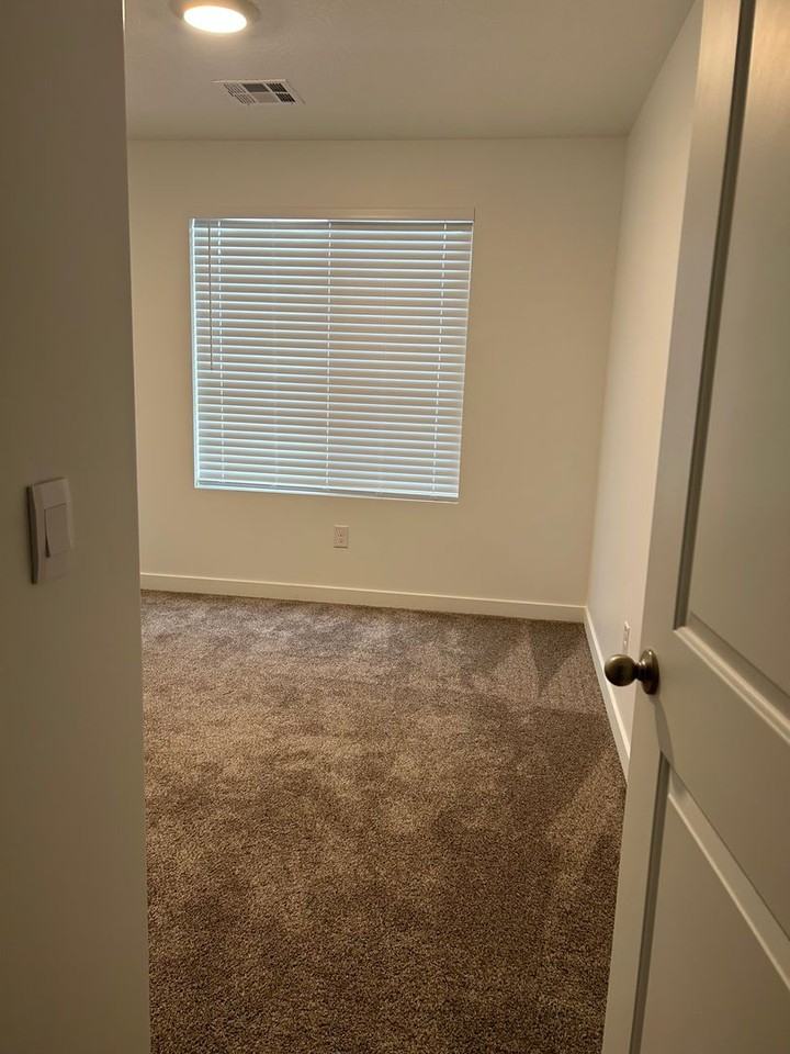 382 W 2025 N - Photo 2 of 14