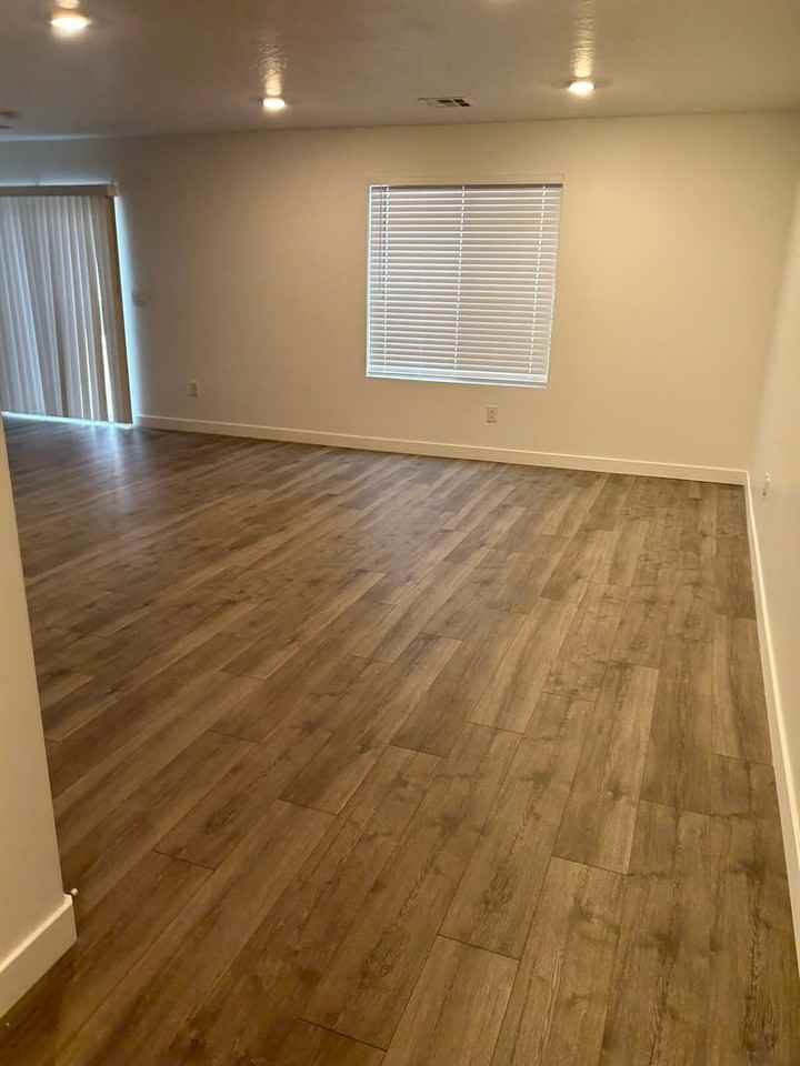 382 W 2025 N - Photo 5 of 14