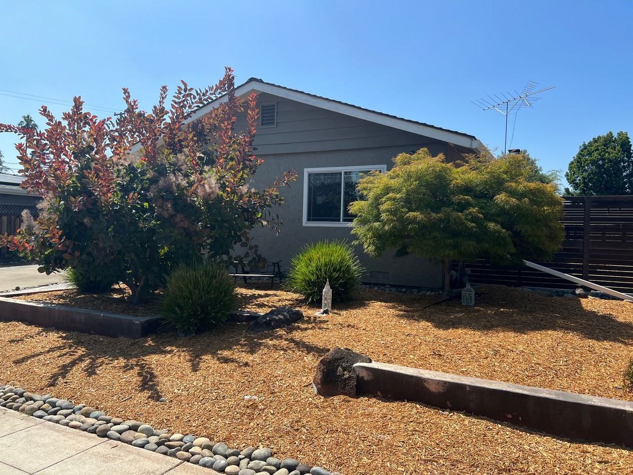 728 Glencoe Ct - Photo 2 of 18