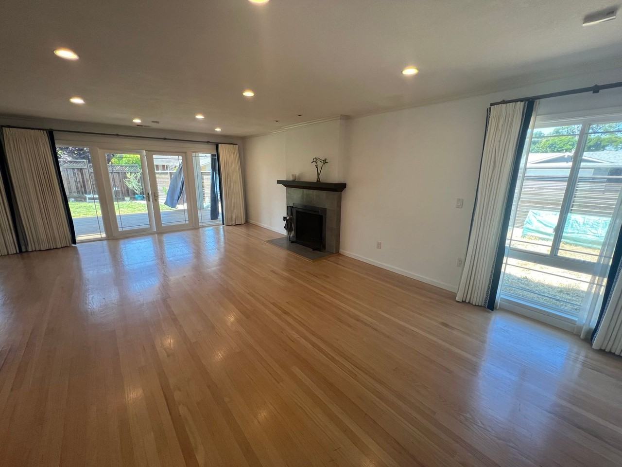 728 Glencoe Ct - Photo 3 of 18