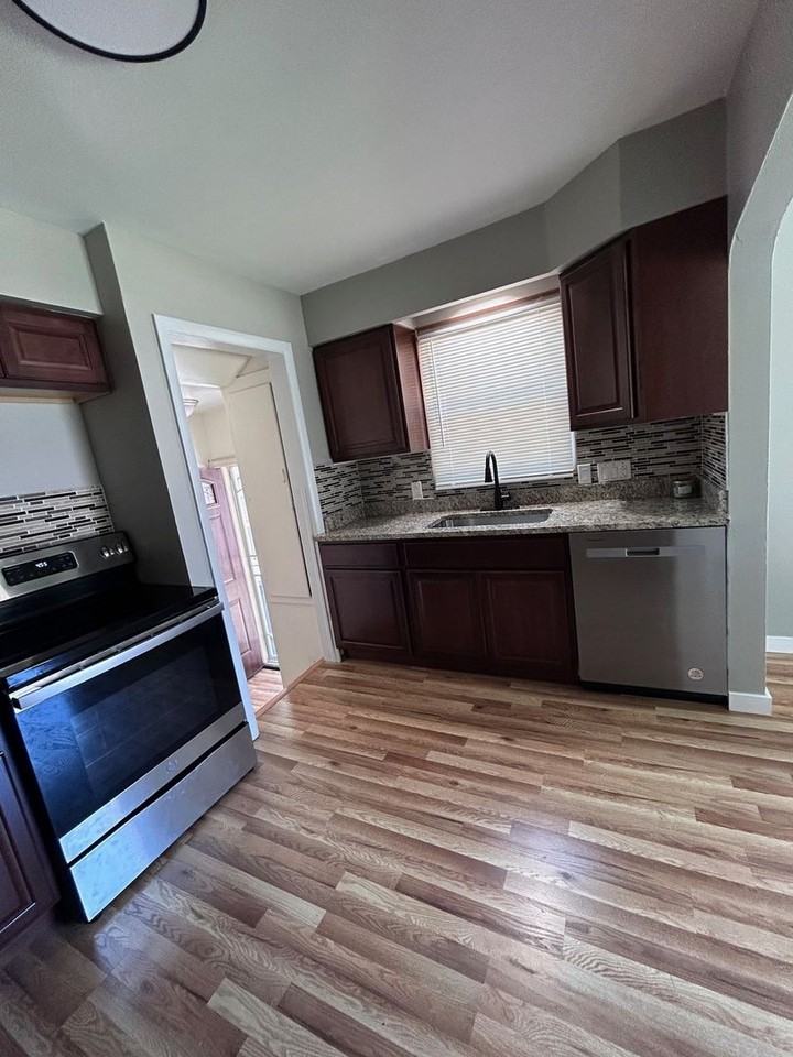 16183 Dale St - Photo 4 of 21