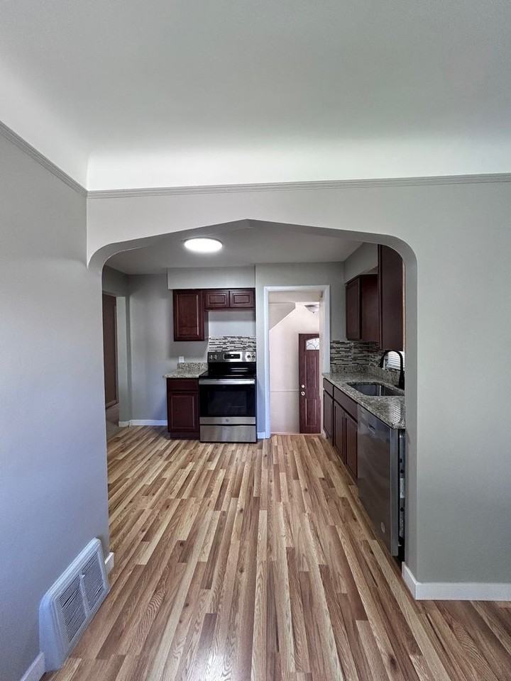 16183 Dale St - Photo 2 of 21