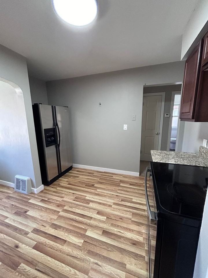 16183 Dale St - Photo 3 of 21