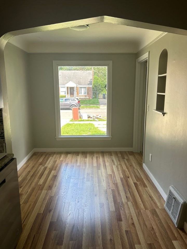 16183 Dale St - Photo 5 of 21