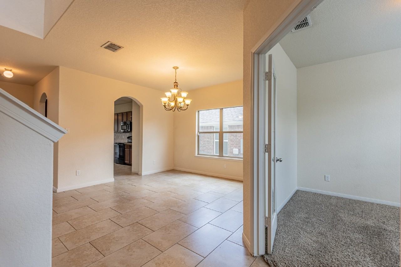 8927 Richmond Park - Photo 3 of 47