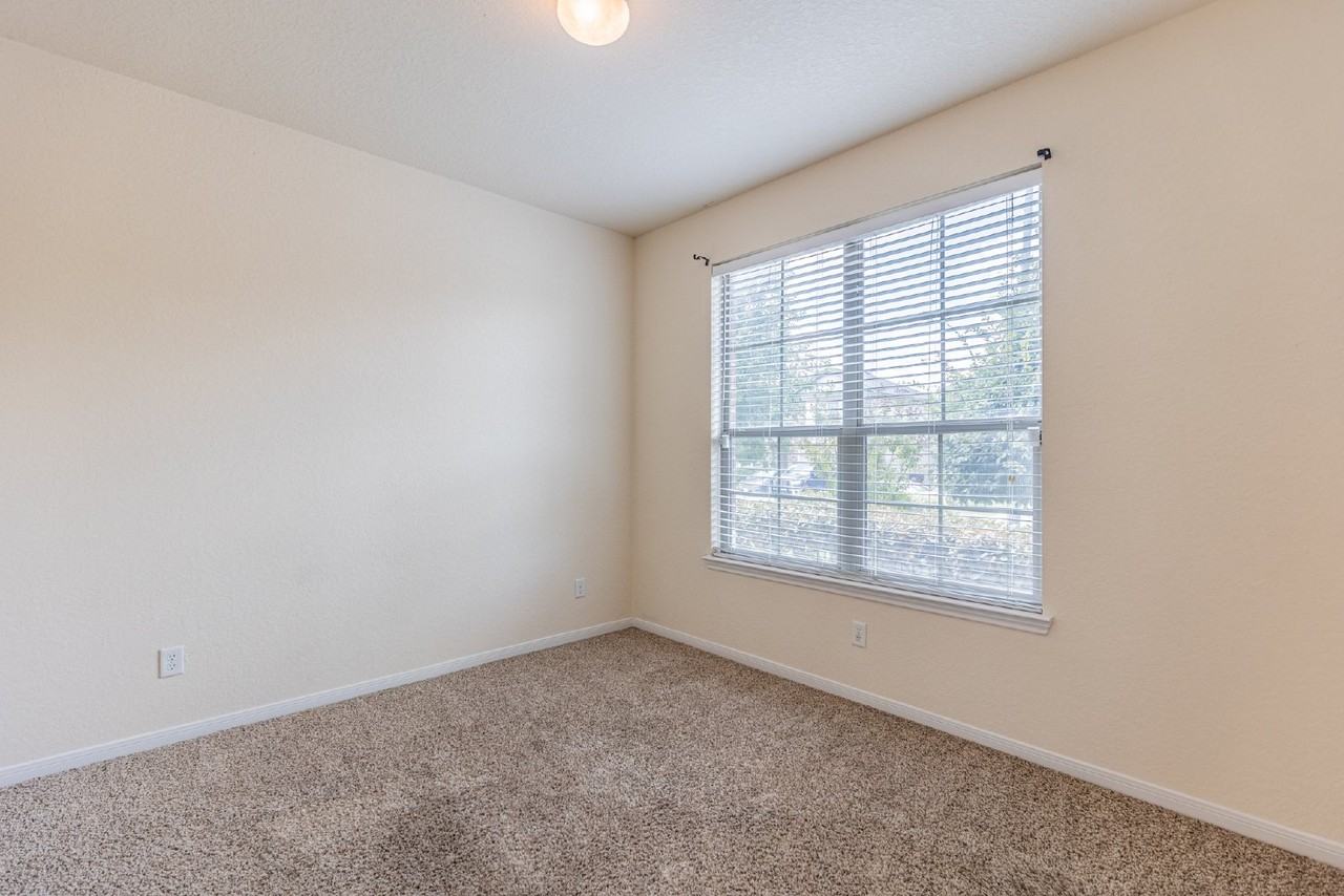 8927 Richmond Park - Photo 4 of 47