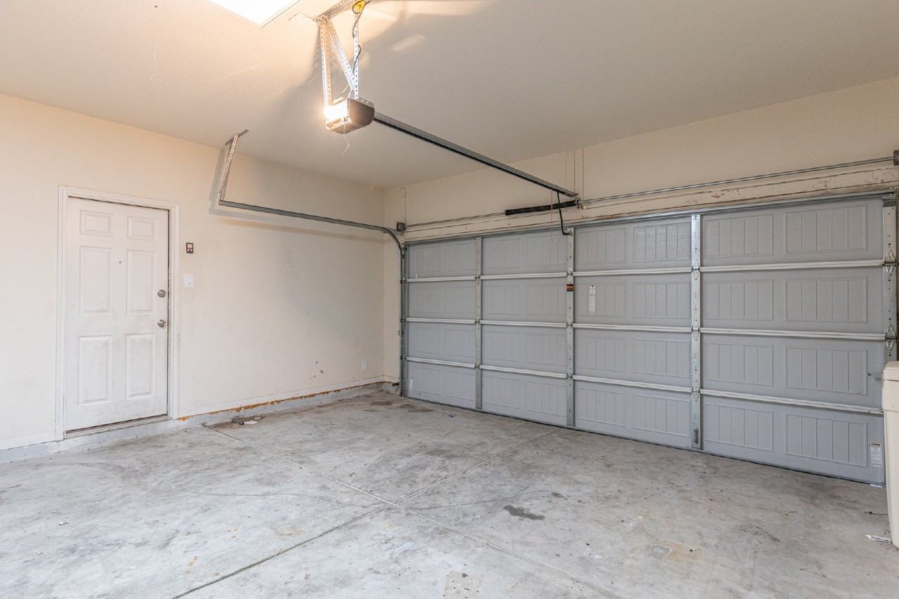 8927 Richmond Park - Photo 7 of 47