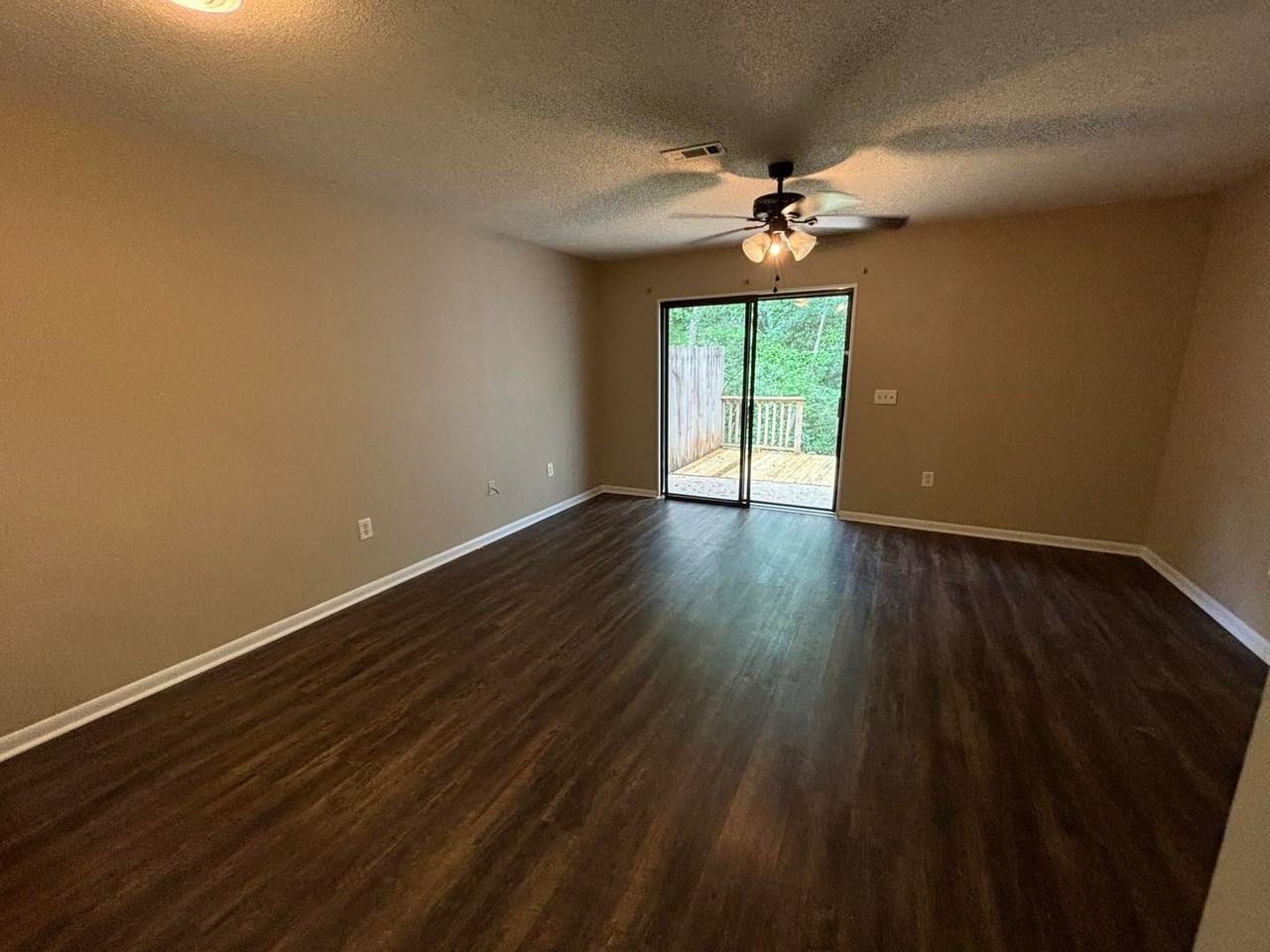 121 Candlebrook Dr - Photo 5 of 10