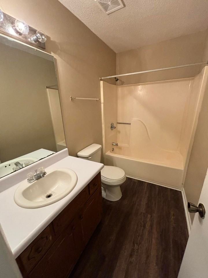 121 Candlebrook Dr - Photo 6 of 10