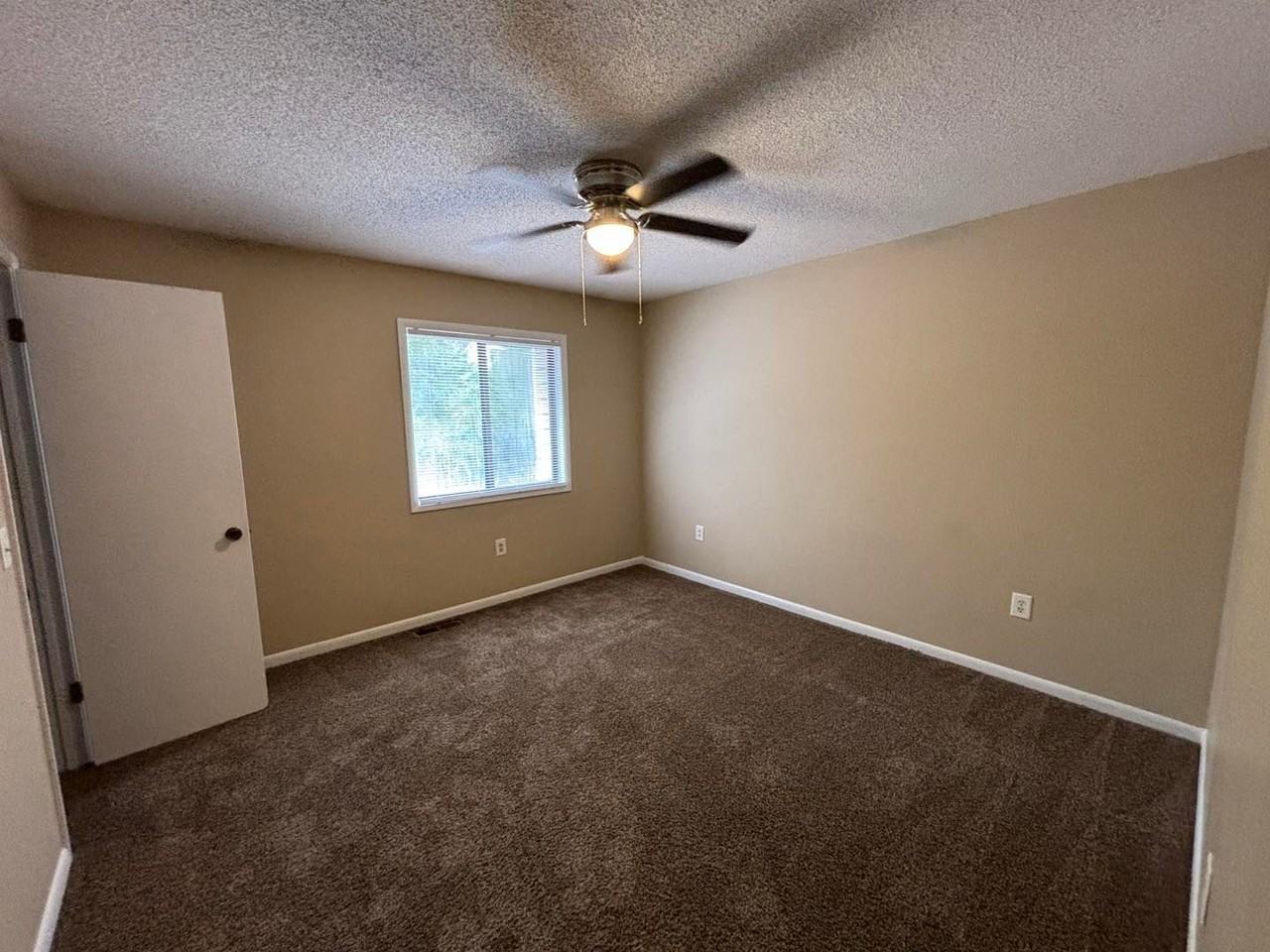 121 Candlebrook Dr - Photo 7 of 10