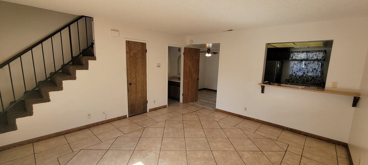 1113 W Cypress Ave - Photo 2 of 8